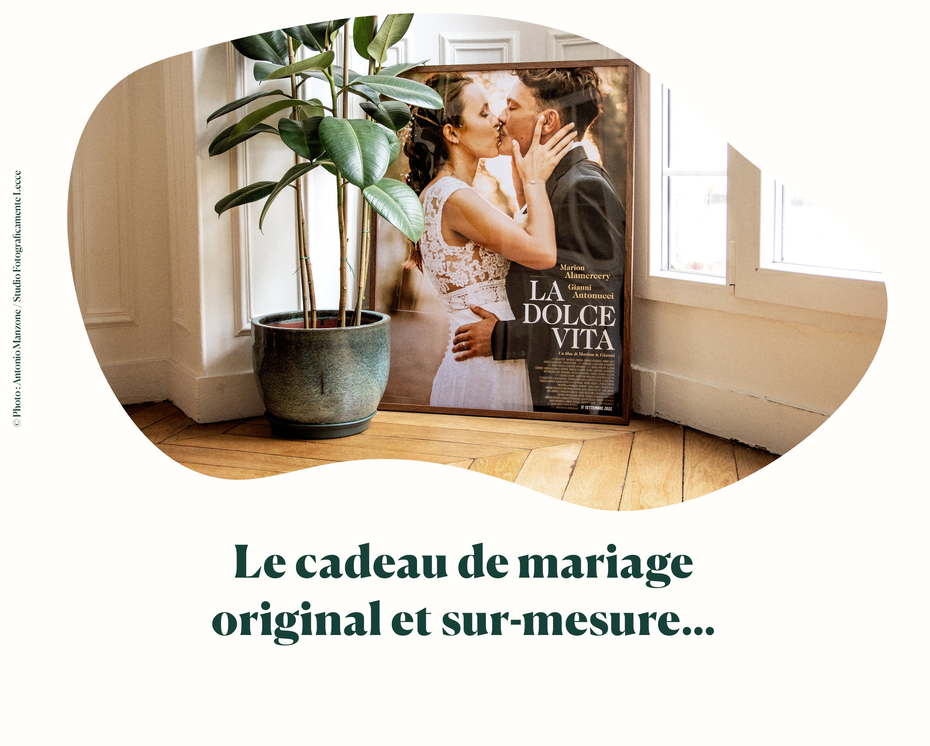 Affiche de film personnalisée mariage La Dolce Vita dans un intérieur - cadeau mariage original | Lovemood